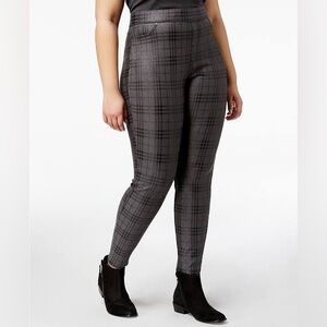 NWT Plus Size 1X. Hue Leggings Foil Plaid Printed Pull On Pants - Skinny Gray
